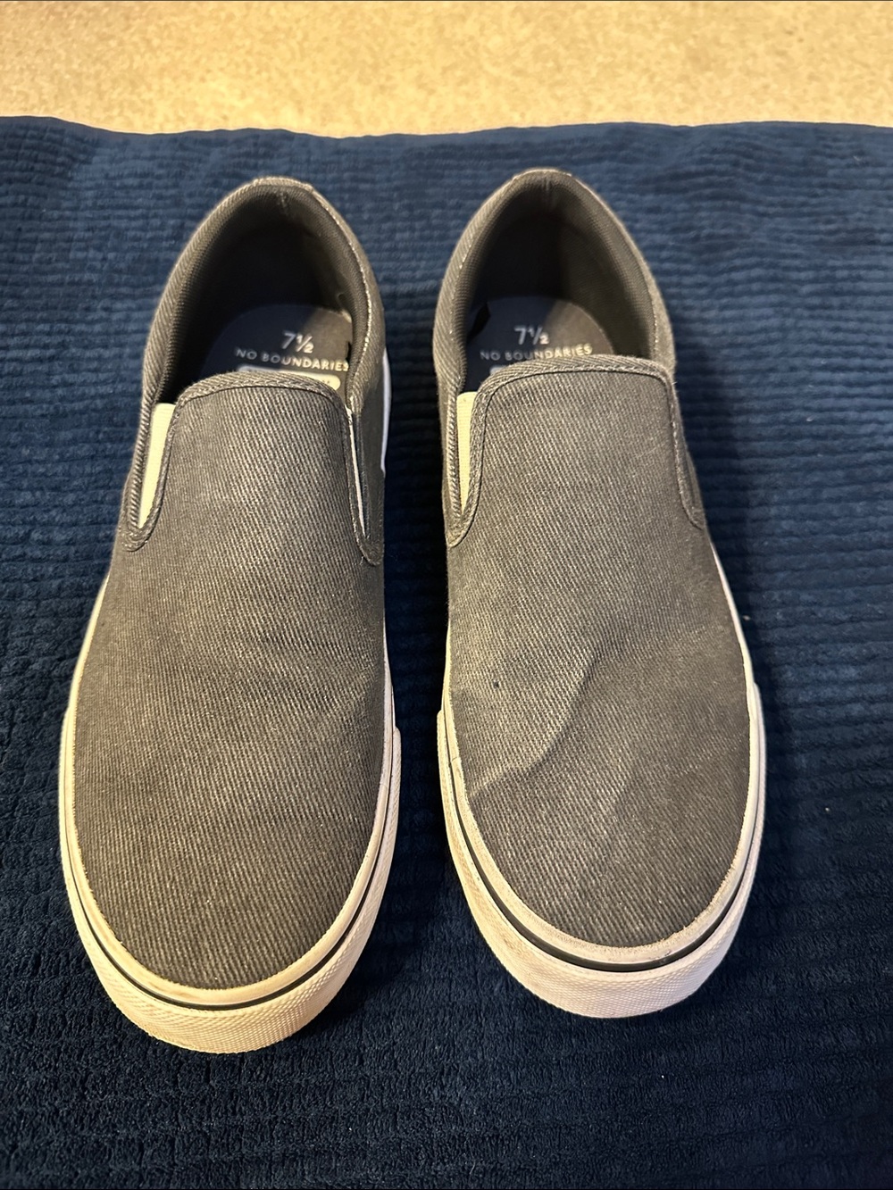 No Boundaries Men's Slip-On Canvas Loafers in Charcoal